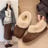 Sapatos estilo Birkenstock femininos com aumento de altura oculto e solas grossas, forro de pelúcia, novos sapatos de neve slip-on de cano baixo 2026 de inverno, sapatos de pele, sapatos de algodão