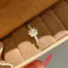 Anillo Abierto de Flor con Perla y Circonia Bañado en Oro Real de 14K, Anillo Personalizado y Elegante para el Dedo Índice, Joyería de Lujo Ligero y de Alta Gama