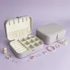 En stock cinturón de cuero PU caja de almacenamiento de joyas con espejo bolsa de accesorios estilo ins caja para collar largo anillo pendiente caja de tachuelas caja de exhibición