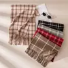 Cachecol outono e inverno para mulheres, versão coreana, estilo xadrez clássico, xale quente de imitação de caxemira para casais, versátil e espessado, adequado para estudantes