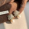 Pendientes de copo de nieve de circón exquisitos de lujo ligero de nicho con aguja de plata S925 nuevos de Corea del Sur, pendientes de perla elegantes para todo tipo de ocasiones pendientes