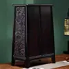 Gabinete de Almacenamiento Completamente Tallado a Mano con Decoraciones de Relieve de Figura Hueca por Ambos Lados y Herrajes de Latón para Sala de Té y Estudio