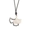 Nuevo Especial Transfronterizo para Colgante de Aleación Mate de Hoja de Ginkgo Hueca a Contraste de Color Collar Largo de Moda Retro de Alta Gama para Mujer