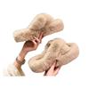 Pantuflas de felpa superventas con tiras cruzadas para mujer otoño e invierno Nuevas pantuflas de algodón para el hogar y el exterior con plataforma, suela gruesa y suave