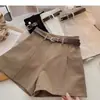 Shorts Brancos de Cintura Alta para Mulheres, Novo Estilo Primavera/Verão 2025, Calças Largas de Caimento Solto, Versátil para Roupas de Exterior, Calças Casuais da Moda