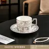 Conjunto de presente de xícara e pires de café de cerâmica de alta qualidade e requintado, perfeito como uma lembrança elegante ou um pequeno presente prático para o chá da tarde.