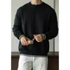 Camiseta Falsa de Duas Peças com Gola Henley Casual de Manga Longa para Homens, Mistura de Lã e Liocel com Pontos 12 e Cor Contrastante, Outono 2026