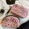 Bolsa de Maquillaje con Estampado de Leopardo para Mujer 2025 Nuevo Modelo Portátil de Gran Capacidad Bolsa de Almacenamiento de Maquillaje Bolso de Mano para Artículos de Tocador