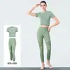 Conjunto de roupa de yoga europeu e americano transfronteiriço para mulheres, justo, secagem rápida, roupa esportiva para atividades ao ar livre, conjunto de duas peças com short de manga curta e calça longa para fitness