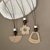 Collar con cordón de estilo vintage, colgante con forma de abanico de flores de ratán sintético para mujer, cadena de clavícula tipo gargantilla de lujo ligero y moderno