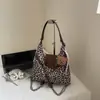 Bolsa tote grande transfronteiriça para mulheres, nova moda 2026, design de nicho casual retrô, bolsa de ombro para mulheres