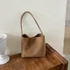 Bolsa balde texturizada vintage estilo coreano transfronteiriça, novo modelo outono 2026, bolsa de ombro e axila simples e de nicho para o dia a dia