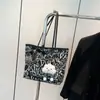 Bolsa tote graffiti de design único para mulheres, nova coleção outono/inverno 2024, bolsa de ombro casual, grande capacidade, pode ser carregada sob o braço