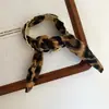 Pulseira de Lenço de Seda com Estampa de Leopardo Texturizada Estilo Retrô Americano para Mulheres Estilo Europeu e Americano de Nicho Moda Doce e Cool Estilo Sexy Joia de Mão Personalizada