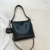 Bolsa Feminina de Grande Capacidade 2026 Verão Nova Moda Textura Trançada Bolsa Transversal Personalizada para o Dia a Dia Bolsa de Ombro Único Estilo Balde