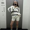 Top Exterior de Punto Grueso a Rayas Retro para Mujer Coreano Otoño e Invierno Nuevo Conjunto de Dos Piezas de Punto Holgado + Pantalones Cortos