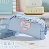 Estojo de Lápis de Renda com Palavras Doces Bordado de Coração Design Plissado Alto Valor Portátil para Alunos do Ensino Fundamental e Médio