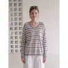 Suéter de punto a rayas con cuello en V y manga larga estilo coreano para mujer, nuevo diseño de otoño e invierno, corte holgado, adecuado para usar en capas o como prenda exterior.