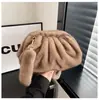 Bolso de Mano Retro de Peluche con Forma de Nube para Mujer, Nuevo Bolso de Hombro de Nicho Otoño e Invierno 2026, Bolso Cruzado Versátil a la Moda