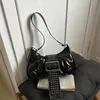 2026 Nuevo Llegada Estilo Punk Retro Remache Motocicleta Estilo Chica Caliente Gran Capacidad Viajero Bolso de Hombro Único Mujeres Venta al por Mayor