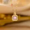 Collar de alta calidad, elegante y lujoso con circonita cúbica completa e incrustación de cobre delicada, presentando un diseño simple, moderno y exquisito, perfecto como cadena para clavícula o cadena para el cuello.