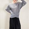 Blusa Miyake Manga Longa Irregular Feminina Design Primavera e Outono 2025 Cor Sólida Solta Casual Mais Fácil de Combinar Camiseta Manga Morcego