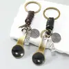 Popular llavero de metal retro con forma de cuchara y cordón de cuero, llavero creativo y personalizado, pequeño regalo para parejas
