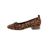 Zapatos de tacón cuadrado de verano 2026 para mujer, con lazo francés, boca poco profunda, para ir al trabajo, talla grande