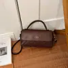 Bolso pequeño retro para mujer, nuevo bolso de hombro cruzado de moda para principios de otoño de 2026, bolso de mano cuadrado pequeño versátil para mujer