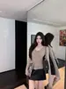 Yinhe STUDIO Outono Novo Design Sensação Nicho Falsa Duas Peças Cruzada Renda Textura Camada Base Camisa Feminina Petite