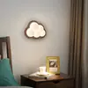 Incluye instalación. Lámpara de pared estilo vintage, diseño retro de nube, adecuada para mesita de noche de dormitorio o pared de fondo de sala de estar, hecha de madera maciza, iluminación Zhongshan