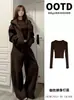 Conjunto de sudadera deportiva estilo coreano para mujer, colección otoño 2026, atuendo casual de tres piezas, OOTD relajado estilo coreano