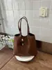 Moda Europeia e Americana Design de Personalidade Retrô Bolsa de Axila 2026 Novo Estilo Temperamento Versátil Textura Trançada Bolsa Tote de Ombro Único para Mulheres