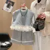 Conjunto de tres piezas para niña otoño nuevo estilo chic francés ribete de encaje floral chaleco alta elasticidad pantalones de pierna ancha de cintura baja ropa para padres e hijos
