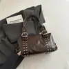Bolsa de mão com rebites estilo coreano, bolsa de ombro, bolsa de axila para mulheres, de alta qualidade, grande capacidade, versátil para o dia a dia, bolsa de moto moderna
