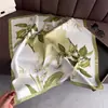Nuevo Estilo Bufanda de Seda Cuadrada 70cm Estampado de Lirios Protección Solar Primavera y Verano Bufanda Decorativa Versátil Pañuelo para la Cabeza de Mujer Bufanda de Seda