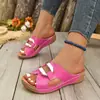 Novas sandálias de dedo femininas de verão com fivela vazada plus size, sola grossa, salto plataforma, casuais, leves, para praia, comércio exterior