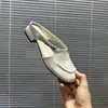 Novidade Primavera e Verão Sapatos Femininos de Salto Quadrado com Bico Quadrado, Fivela de Metal, Fechamento Frontal e Traseiro, Sandálias Casuais Fashion Estilo Britânico para Mães