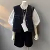 Nova coleção de outono: colete jeans curto, tamanho pequeno, estilo retrô, jaqueta sem mangas da moda