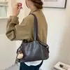 Bolsa de Mão Grande Capacidade em Couro Macio Vintage 2026 Nova Moda para o Trabalho Bolsa Transversal Única Tendência Ins Bolsa de Ombro Único