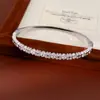 Pulsera de Acero Inoxidable con Cierre de Flor Redonda de Zirconia, Pulsera Simple y Elegante, Joyería de Lujo Ligero de Nicho de Alta Gama al por Mayor