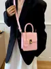 Bolso de mano retro de moda nuevo para principios de otoño de 2026, bolso de hombro versátil, bolso cruzado, bolso de mujer de alta gama al por mayor