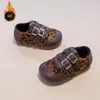 Sapatos Pequenos de Couro Femininos Estilo Retrô Estampa de Leopardo Fivela Dupla 2026 Nova Coleção de Outono Com Pelúcia Por Dentro Sola Rasa Macia Versátil Moda Sapatos de Algodão