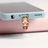 1 Pieza, Sudadera de Oso Cerdo de Té con Leche Tapón de Polvo para Teléfono - Colgante Protector de Acrílico Adecuado para iPhone