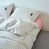 Xiang Ling Premium Sencillo Estilo Ins 100% Algodón Rayas Algodón Puro Juego de Cama de Cuatro Piezas: Sábana, Funda de edredón, Funda de almohada