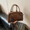 Bolso de almohada portátil de alta gama para mujer 2025 nueva moda retro bandolera de hombro para ir al trabajo cuero suave bandolera tipo boliche