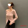 Design chic coreano de outono, feminino, suéter de tricô de outono com ombros de fora e mangas compridas