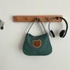 Bolso de invierno de moda para mujer 2023 nuevo bolso de mano simple de moda para mujer bandolera retro bolsa de oso con estampado de flores de dibujos animados