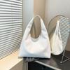 Bolsa Casual Retro de Grande Capacidade para Mulheres 2025 Nova Popular Simples Cor Pura Estilo Estrangeiro Bolsa de Ombro Bolsa Tote Tecida