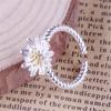 Anillo Abierto de Flor de Margarita a la Moda con Chapado Bicolor Pequeño Fresco Versión Coreana Flor de Cerezo Anillo para Mujer Venta al por Mayor